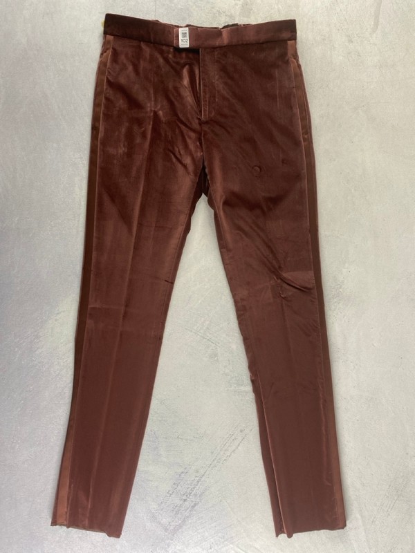 Lot 102  
            Nottingham Prem - Delivery Only 

                
PAUL SMITH MENS TROUSER. SIZE R38 MADE FROM 100% COTTON