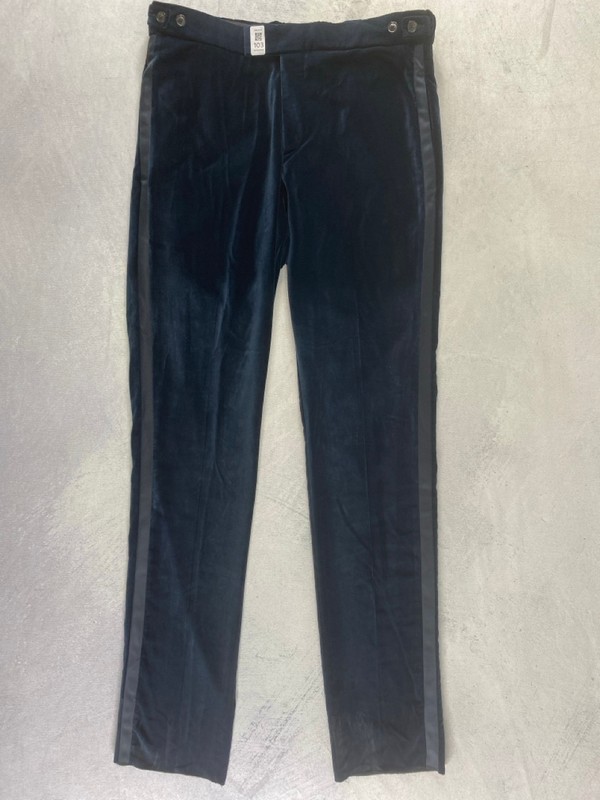 Lot 103  
            Nottingham Prem - Delivery Only 

                
PAUL SMITH MENS TROUSER. SIZE 38
