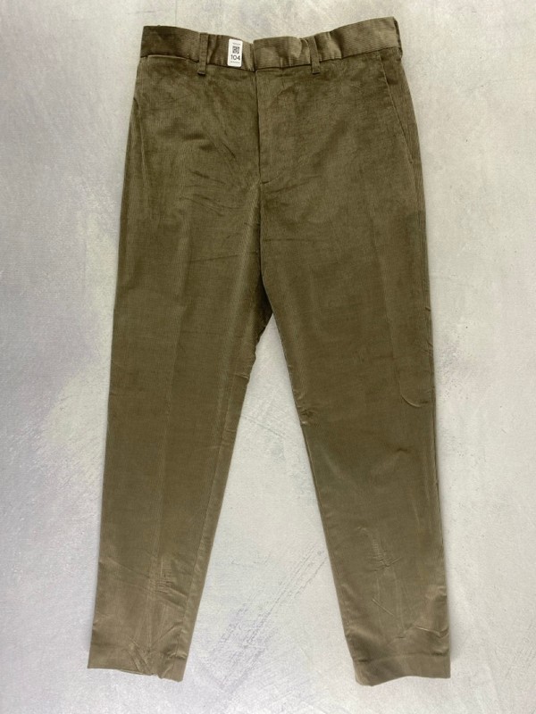 Lot 104  
            Nottingham Prem - Delivery Only 

                
PAUL SMITH MENS TROUSER. SIZE 30