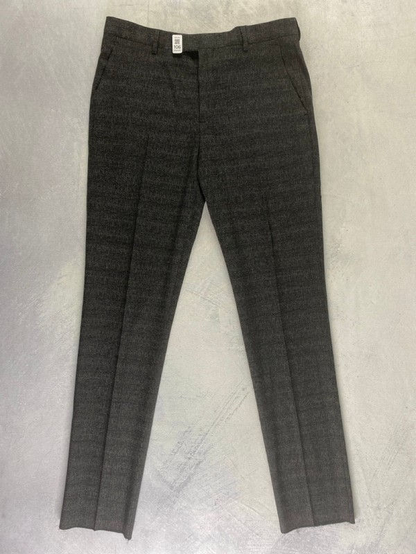 Lot 106  
            Nottingham Prem - Delivery Only 

                
PAUL SMITH MENS TROUSER. SIZE 30 MADE FROM 100% WOOL