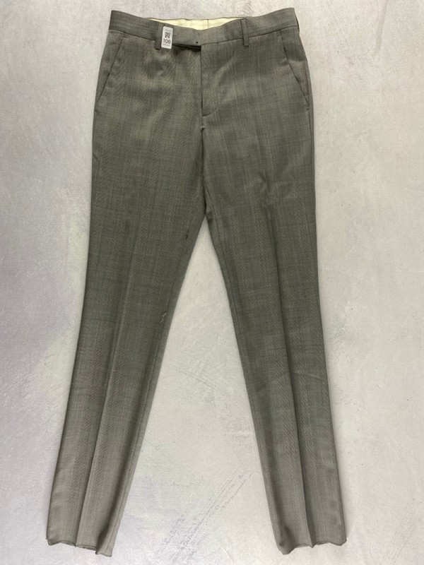 Lot 108  
            Nottingham Prem - Delivery Only 

                
PAUL SMITH MENS TROUSER. SIZE 36/6R MADE FROM 100% WOOL