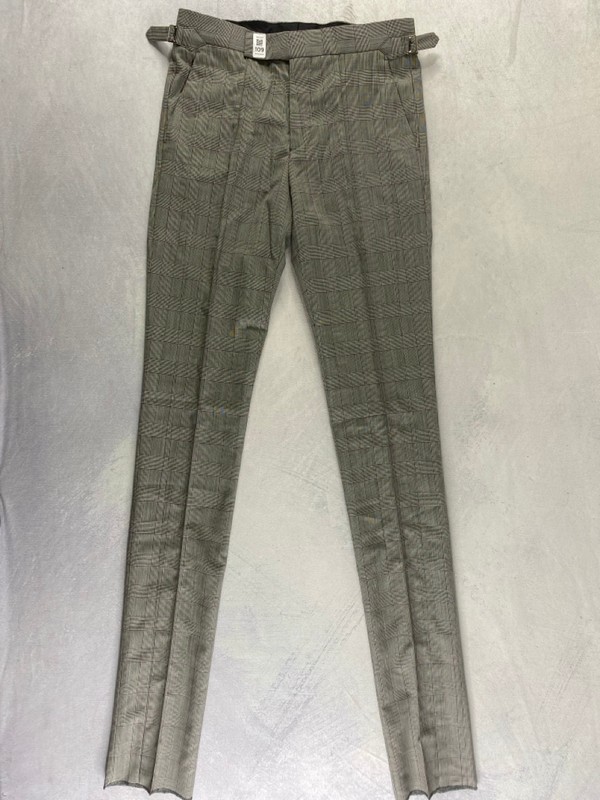 Lot 109  
            Nottingham Prem - Delivery Only 

                
PAUL SMITH MENS TROUSER. SIZE 30