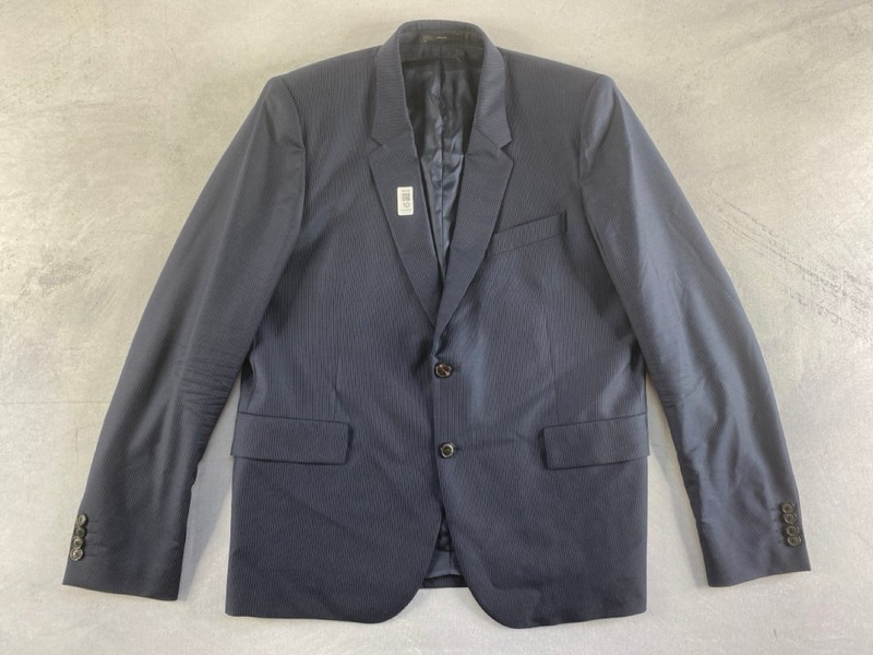 Lot 10  
            Nottingham Prem - Delivery Only 

                
PAUL SMITH MENS 2 BUTTON JACKET.SIZE 44/6R
