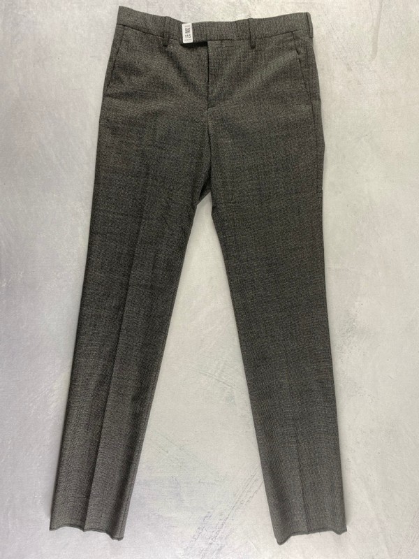 Lot 115  
            Nottingham Prem - Delivery Only 

                
PAUL SMITH MENS TROUSER. SIZE 38/32 MADE FROM 100% WOOL