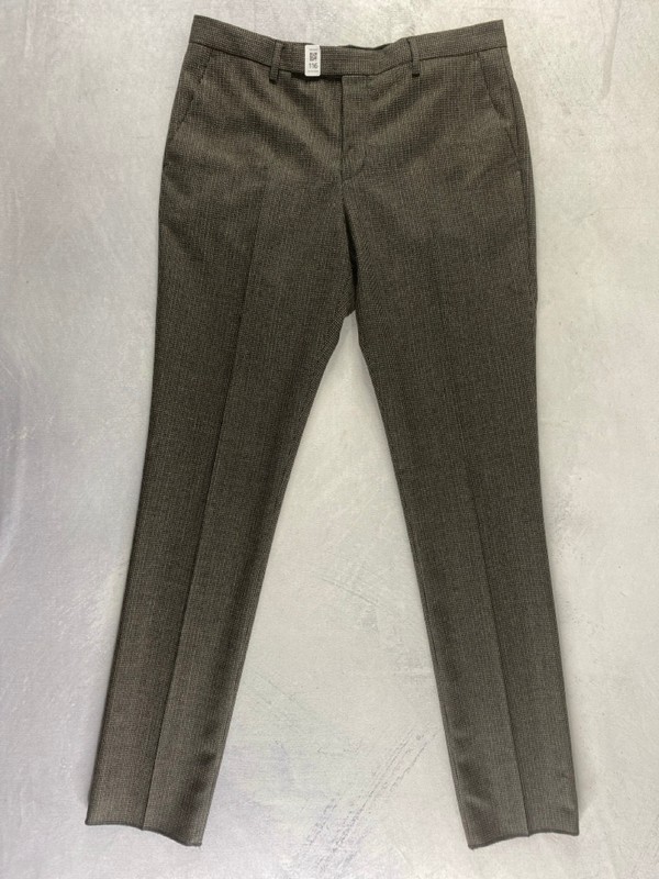 Lot 116  
            Nottingham Prem - Delivery Only 

                
PAUL SMITH MENS TROUSER. SIZE 40/50 MADE FROM 100% WOOL
