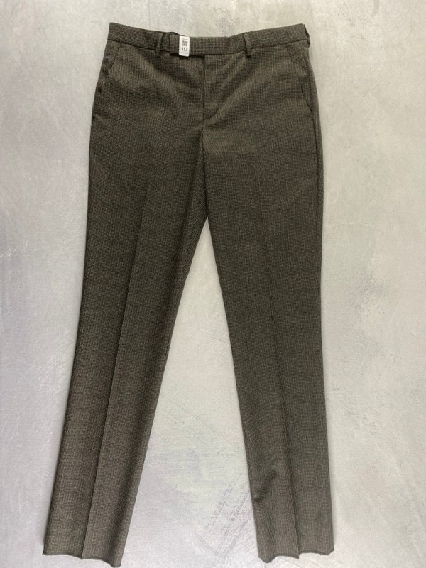 Lot 117  
            Nottingham Prem - Delivery Only 

                
PAUL SMITH MENS TROUSER. SIZE 38/48 MADE FROM 100% WOOL
