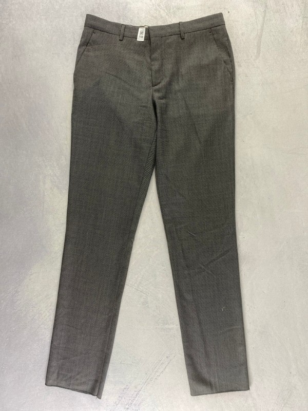 Lot 118  
            Nottingham Prem - Delivery Only 

                
PAUL SMITH MENS TROUSER. SIZE R38 MADE FROM 100% COTTON