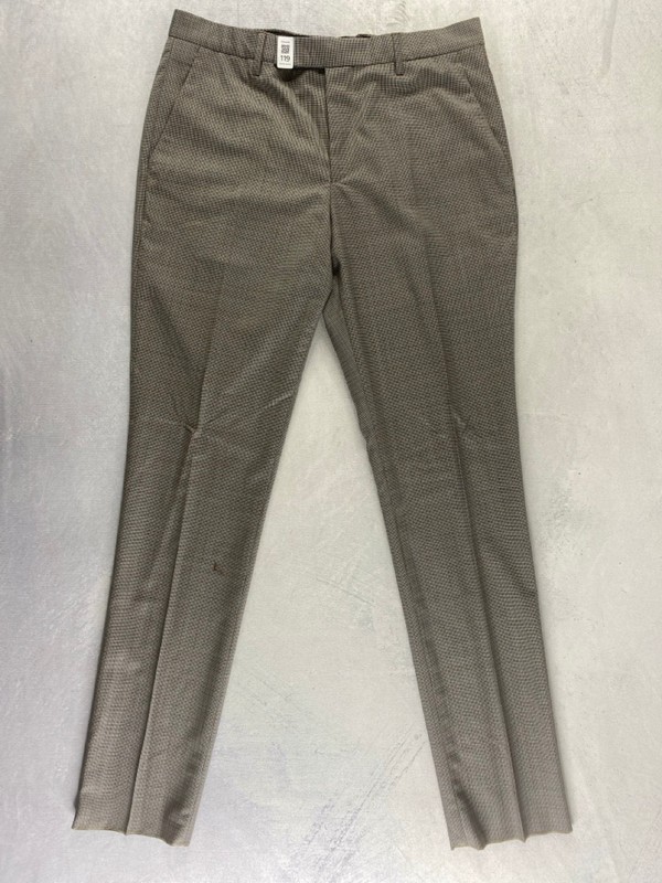 Lot 119  
            Nottingham Prem - Delivery Only 

                
PAUL SMITH MENS TROUSER. SIZE 38R/48 MADE FROM 100% WOOL