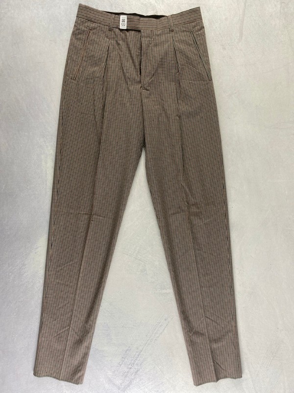 Lot 122  
            Nottingham Prem - Delivery Only 

                
PAUL SMITH MENS TROUSER. SIZE 30