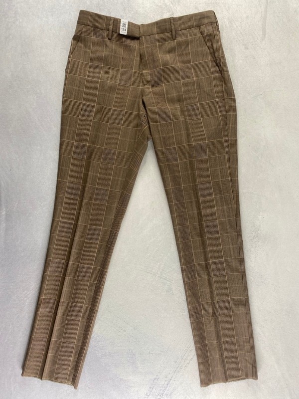 Lot 124  
            Nottingham Prem - Delivery Only 

                
PAUL SMITH MENS TROUSER. SIZE 32