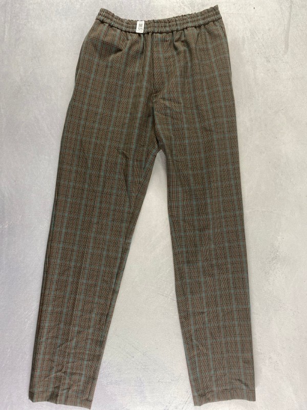Lot 125  
            Nottingham Prem - Delivery Only 

                
PAUL SMITH MENS TROUSER. SIZE 32