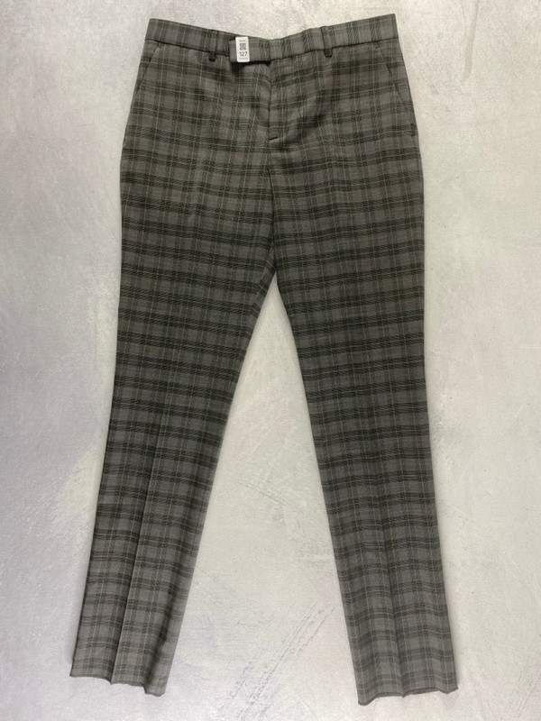 Lot 127  
            Nottingham Prem - Delivery Only 

                
PAUL SMITH MENS TROUSER. SIZE 38R/48 MADE FROM 100% WOOL