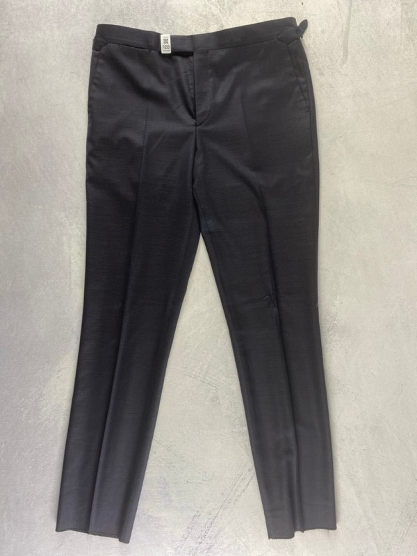 Lot 128  
            Nottingham Prem - Delivery Only 

                
PAUL SMITH MENS TROUSER. SIZE 40/6R MADE FROM 100% WOOL