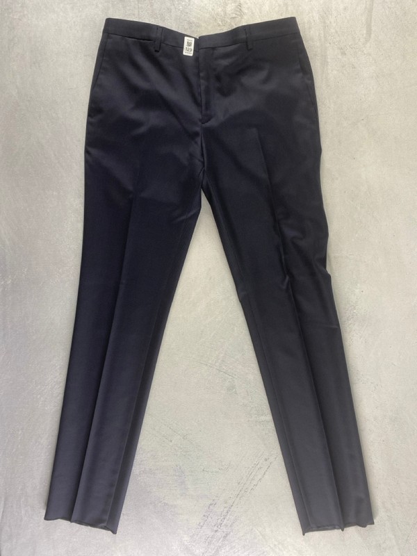 Lot 129  
            Nottingham Prem - Delivery Only 

                
PAUL SMITH MENS TROUSER. SIZE 40/6R MADE FROM 100% WOOL