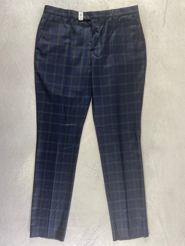 Lot 133  
            Nottingham Prem - Delivery Only 

                
PAUL SMITH MENS TROUSER. SIZE 42R/52 MADE FROM 100% WOOL