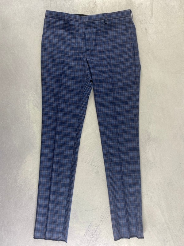 Lot 135  
            Nottingham Prem - Delivery Only 

                
PAUL SMITH MENS TROUSER. SIZE 38 MADE FROM 100% WOOL