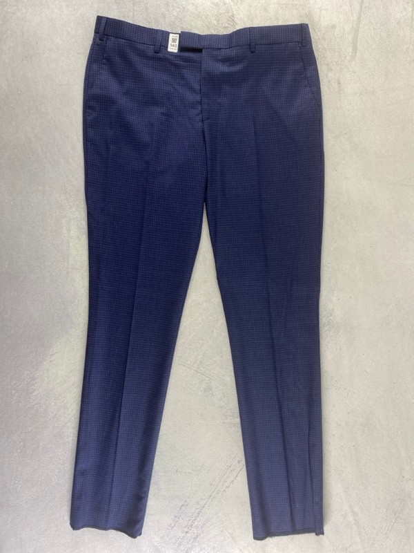 Lot 140  
            Nottingham Prem - Delivery Only 

                
PAUL SMITH MENS TROUSER. SIZE 44/54 MADE FROM 100% WOOL