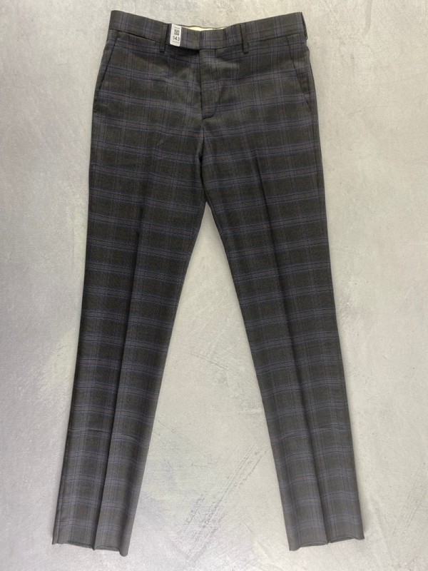 Lot 143  
            Nottingham Prem - Delivery Only 

                
PAUL SMITH MENS TROUSER. SIZE 32 MADE FROM 100% WOOL