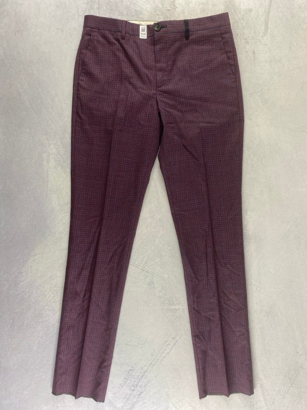 Lot 144  
            Nottingham Prem - Delivery Only 

                
PAUL SMITH MENS TROUSER. SIZE 32 MADE FROM 100% WOOL