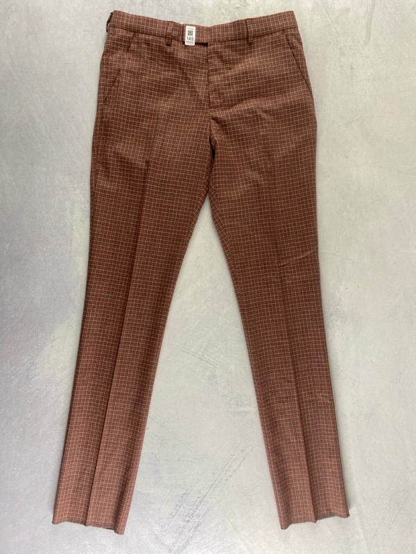 Lot 145  
            Nottingham Prem - Delivery Only 

                
PAUL SMITH MENS TROUSER. SIZE 38/32 MADE FROM 100% WOOL