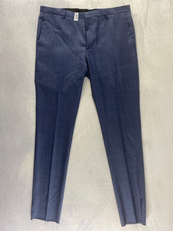 Lot 148  
            Nottingham Prem - Delivery Only 

                
PAUL SMITH MENS TROUSER. SIZE R42