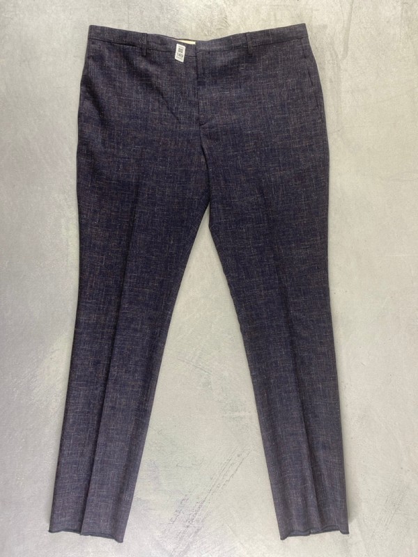 Lot 149  
            Nottingham Prem - Delivery Only 

                
PAUL SMITH MENS TROUSER. SIZE 46/6R MADE FROM 100% WOOL