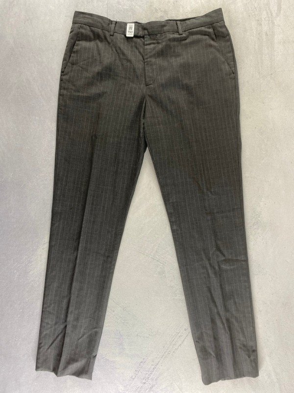 Lot 150  
            Nottingham Prem - Delivery Only 

                
PAUL SMITH MENS TROUSER. SIZE R40 MADE FROM 100% WOOL