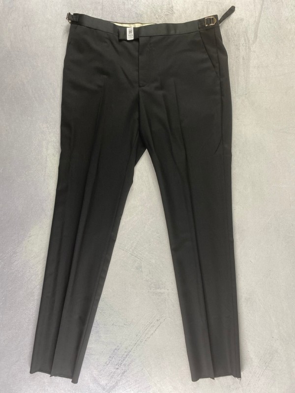Lot 153  
            Nottingham Prem - Delivery Only 

                
PAUL SMITH MENS TROUSER. SIZE 38