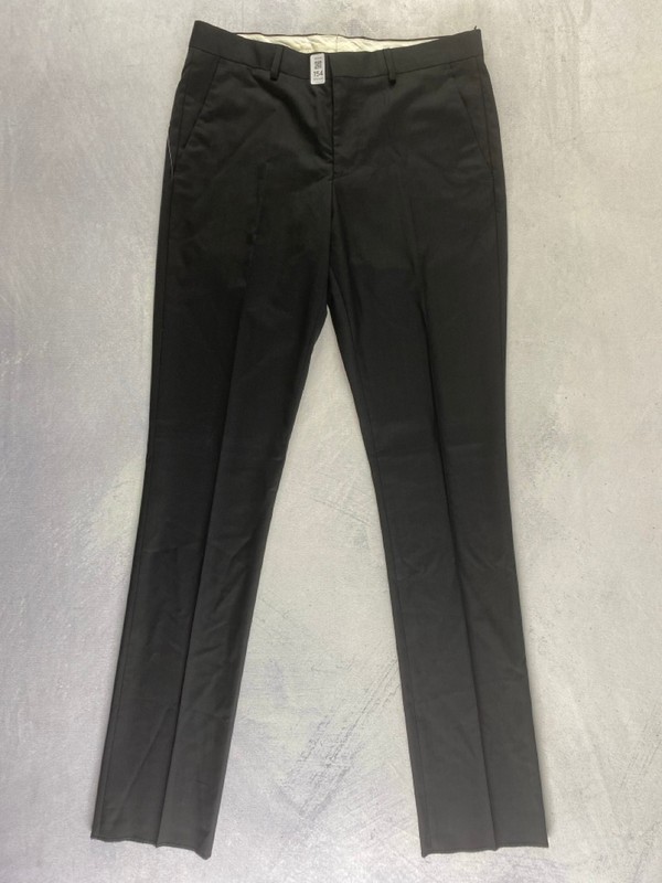 Lot 154  
            Nottingham Prem - Delivery Only 

                
PAUL SMITH MENS TROUSER. SIZE 32