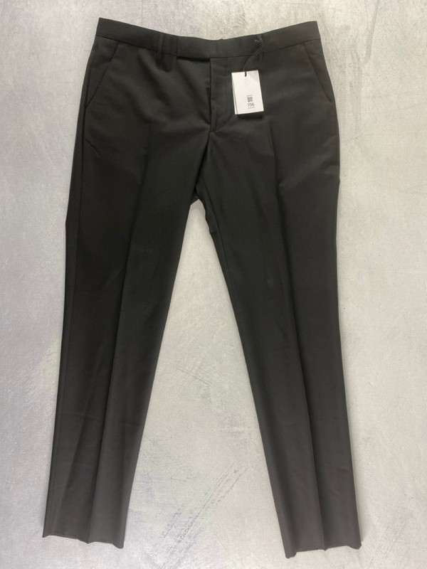Lot 156  
            Nottingham Prem - Delivery Only 

                
PAUL SMITH MENS TROUSER. SIZE 38