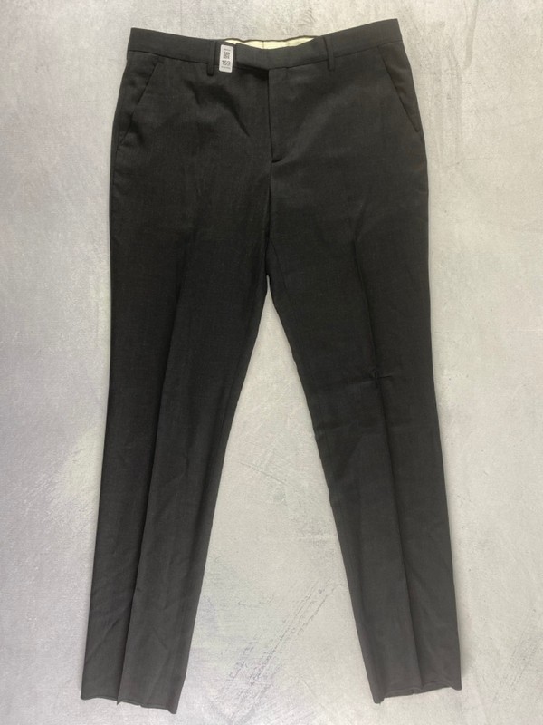 Lot 159  
            Nottingham Prem - Delivery Only 

                
PAUL SMITH MENS TROUSER. SIZE 38 MADE FROM 100% WOOL