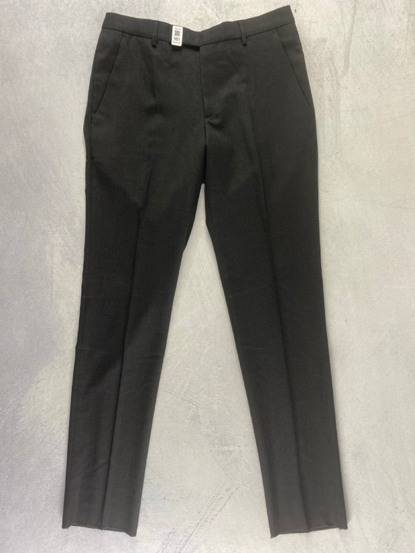 Lot 161  
            Nottingham Prem - Delivery Only 

                
PAUL SMITH MENS TROUSER. SIZE 38 MADE FROM 100% WOOL