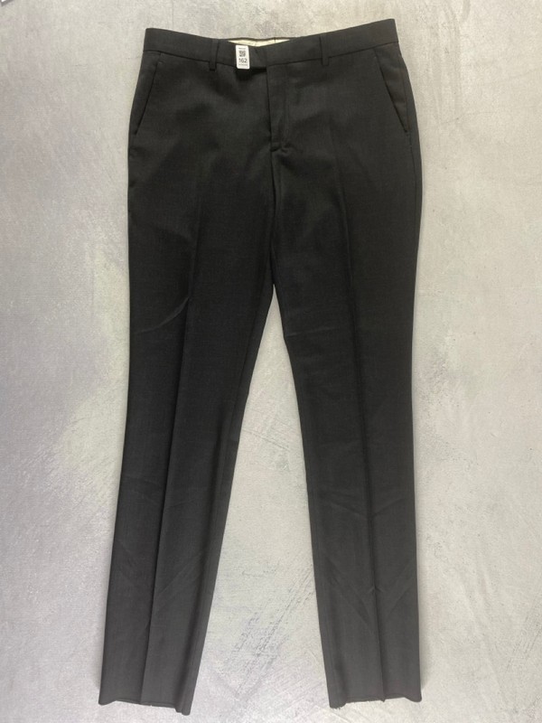 Lot 162  
            Nottingham Prem - Delivery Only 

                
PAUL SMITH MENS TROUSER. SIZE 38 MADE FROM 100% WOOL