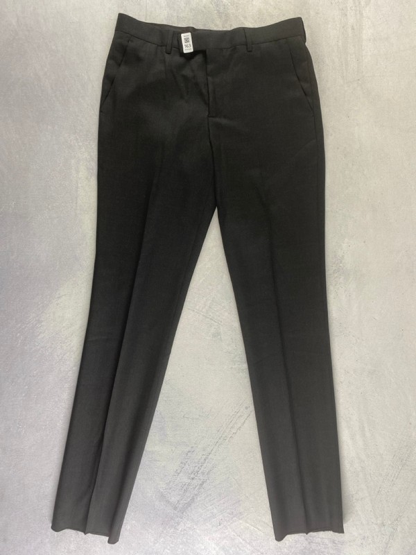 Lot 163  
            Nottingham Prem - Delivery Only 

                
PAUL SMITH MENS TROUSER. SIZE 38 MADE FROM 100% WOOL