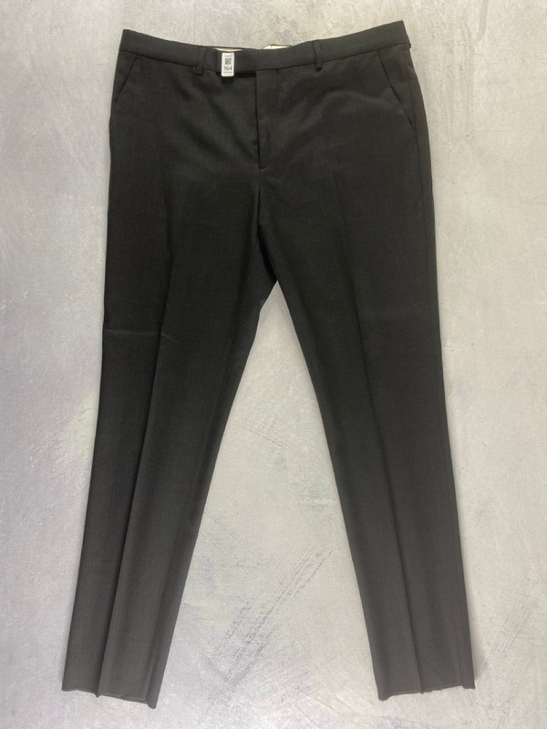 Lot 164  
            Nottingham Prem - Delivery Only 

                
PAUL SMITH MENS TROUSER. SIZE 38 MADE FROM 100% WOOL