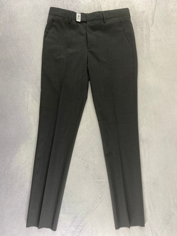 Lot 165  
            Nottingham Prem - Delivery Only 

                
PAUL SMITH MENS TROUSER. SIZE 38 MADE FROM 100% WOOL