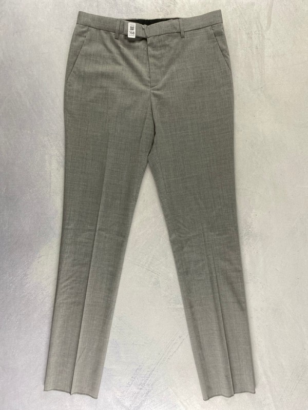 Lot 168  
            Nottingham Prem - Delivery Only 

                
PAUL SMITH MENS TROUSER. SIZE R38 MADE FROM 100% WOOL