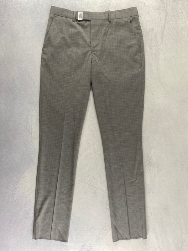 Lot 169  
            Nottingham Prem - Delivery Only 

                
PAUL SMITH MENS TROUSER. SIZE 38R/48 MADE FROM 100% WOOL