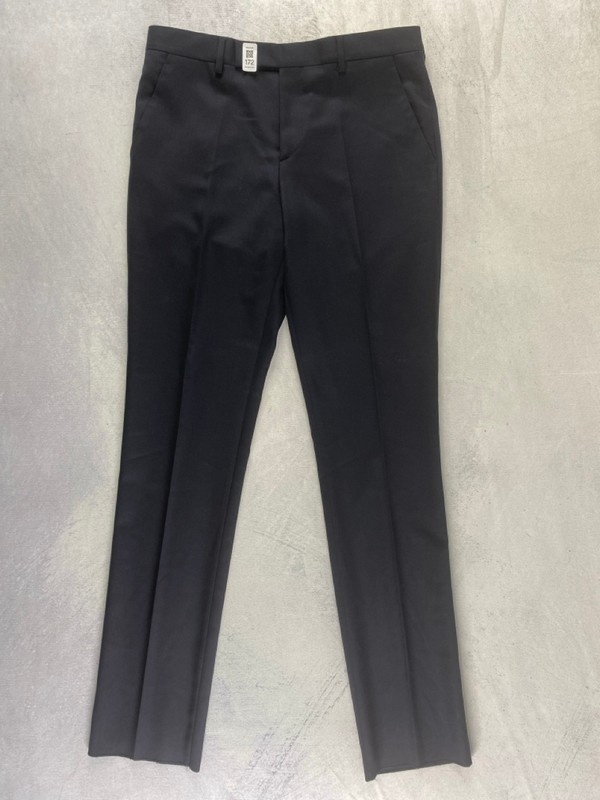 Lot 172  
            Nottingham Prem - Delivery Only 

                
PAUL SMITH MENS TROUSER. SIZE 46 MADE FROM 100% WOOL