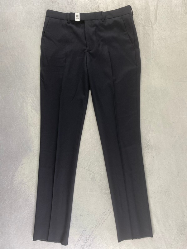 Lot 173  
            Nottingham Prem - Delivery Only 

                
PAUL SMITH MENS TROUSER. SIZE 36R/46 MADE FROM 100% WOOL