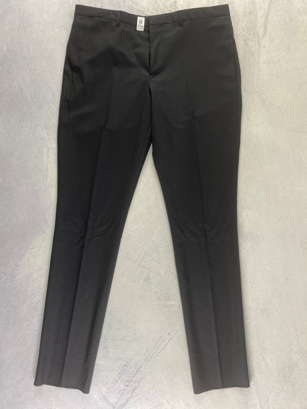 Lot 174  
            Nottingham Prem - Delivery Only 

                
PAUL SMITH MENS TROUSER. SIZE 42/6R