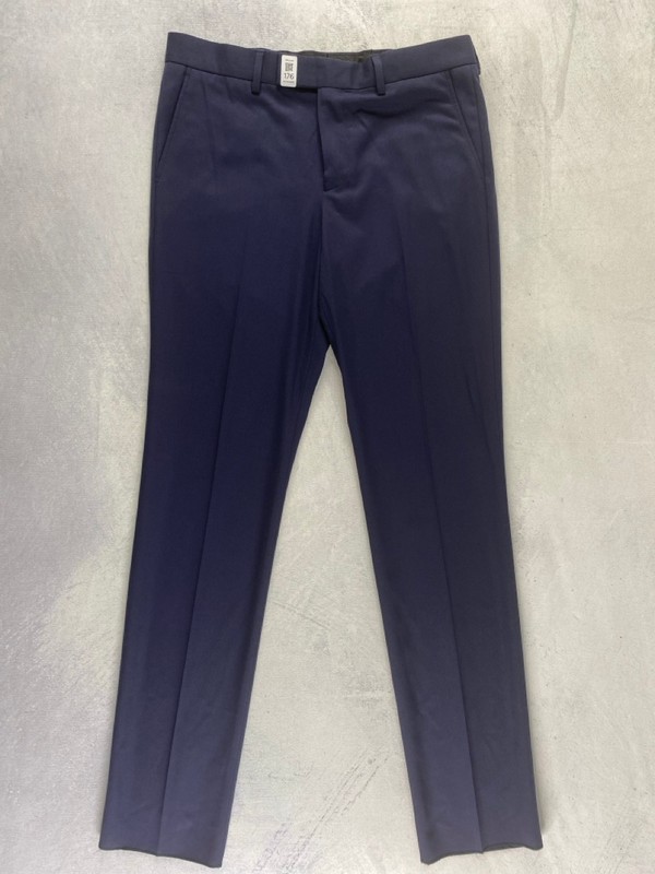 Lot 176  
            Nottingham Prem - Delivery Only 

                
PAUL SMITH MENS TROUSER. SIZE 38/32 MADE FROM 100% WOOL