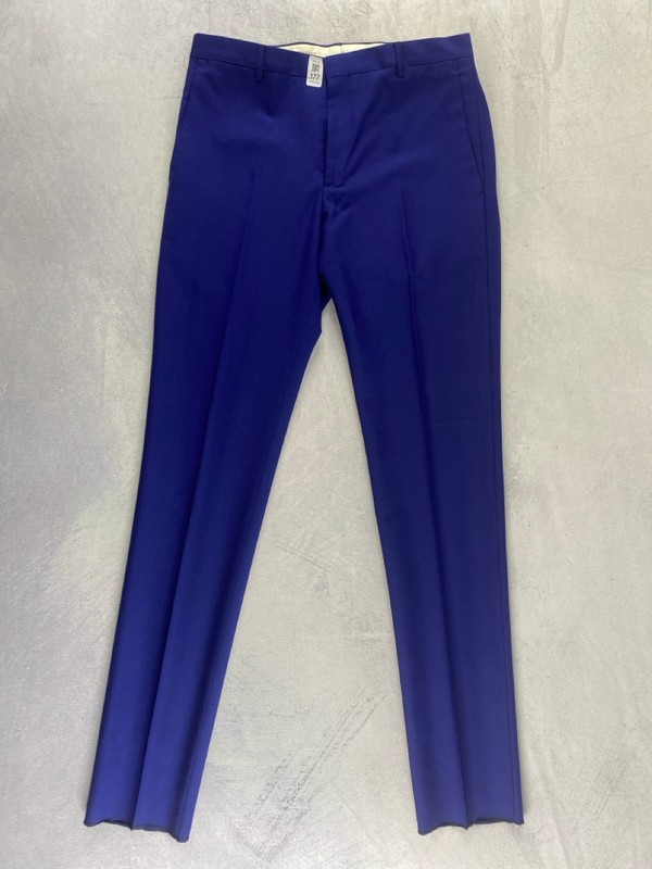 Lot 177  
            Nottingham Prem - Delivery Only 

                
PAUL SMITH MENS TROUSER. SIZE 36/6R