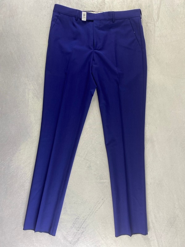 Lot 179  
            Nottingham Prem - Delivery Only 

                
PAUL SMITH MENS TROUSER. SIZE 38