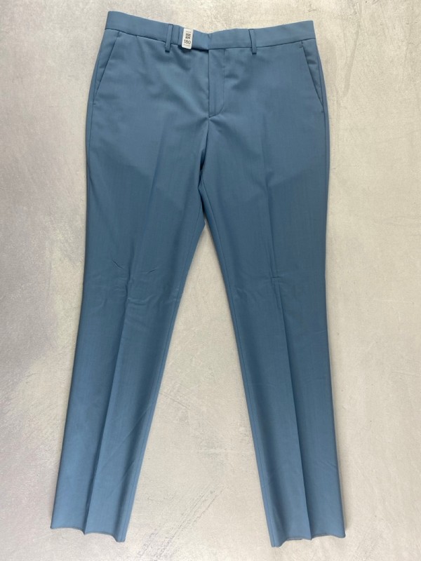 Lot 180  
            Nottingham Prem - Delivery Only 

                
PAUL SMITH MENS TROUSER. SIZE 42R/52