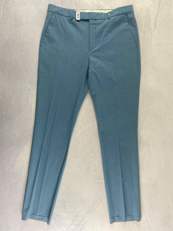 Lot 182  
            Nottingham Prem - Delivery Only 

                
PAUL SMITH MENS TROUSER. SIZE R40