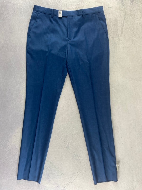 Lot 184  
            Nottingham Prem - Delivery Only 

                
PAUL SMITH MENS TROUSER. SIZE 38 MADE FROM 100% WOOL
