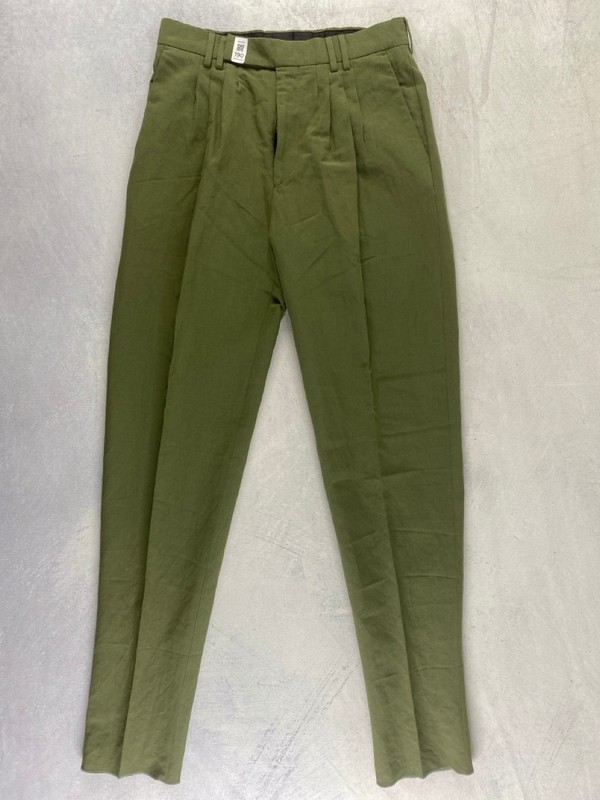 Lot 190  
            Nottingham Prem - Delivery Only 

                
PAUL SMITH MENS TROUSER. SIZE 38