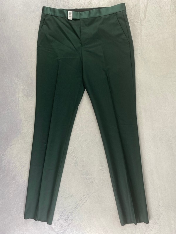 Lot 191  
            Nottingham Prem - Delivery Only 

                
PAUL SMITH MENS TROUSER. SIZE 38
