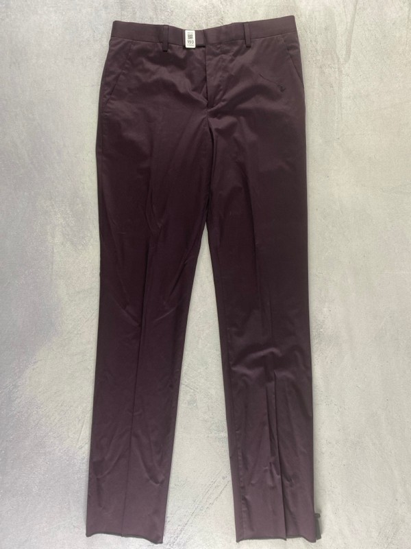 Lot 193  
            Nottingham Prem - Delivery Only 

                
PAUL SMITH MENS TROUSER. SIZE 36/46